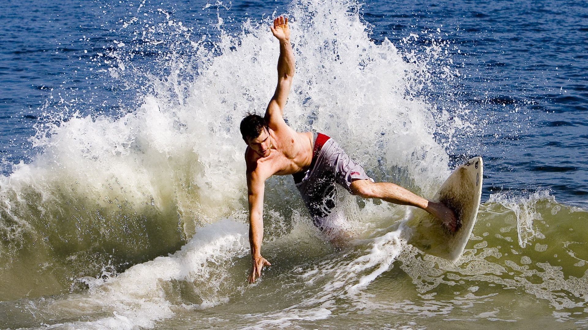 开云·体育官网-“亚戈·卡尔曼:攻防兼备的橄榄球天才,成就阿根廷美洲狮队辉煌未来”